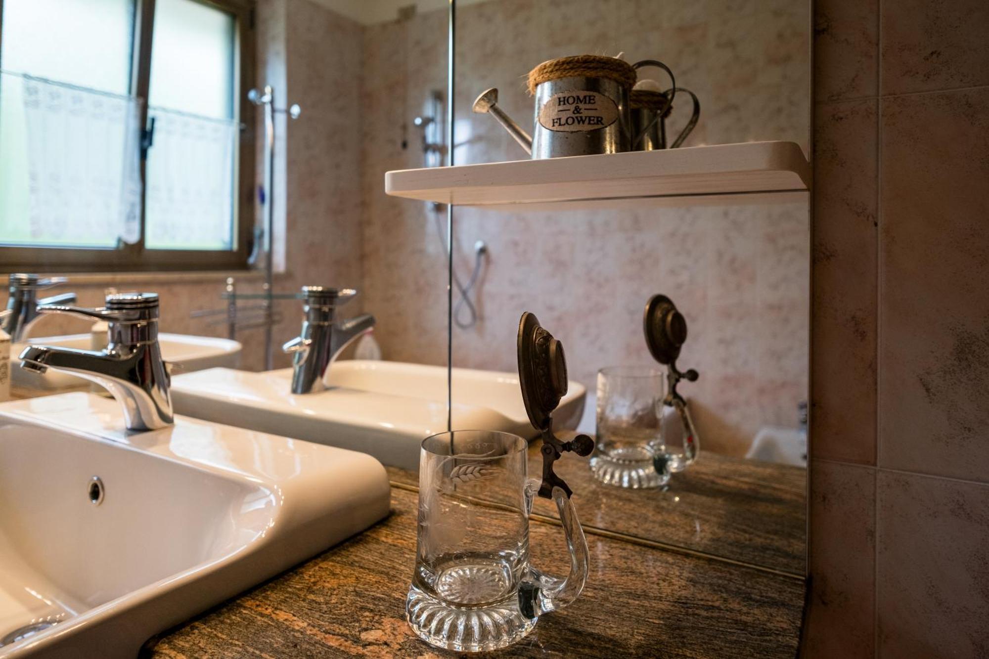 La Vie En Rose Bed and Breakfast Buia Εξωτερικό φωτογραφία