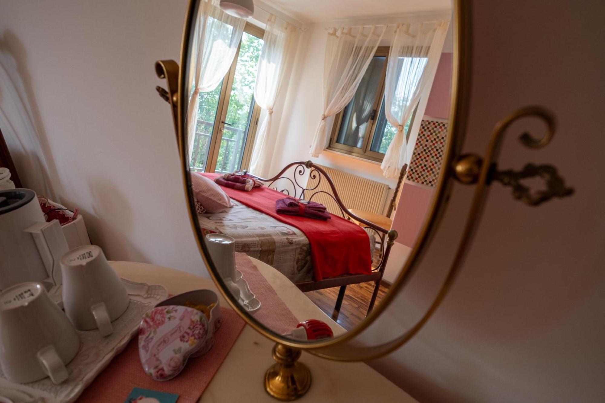 La Vie En Rose Bed and Breakfast Buia Εξωτερικό φωτογραφία