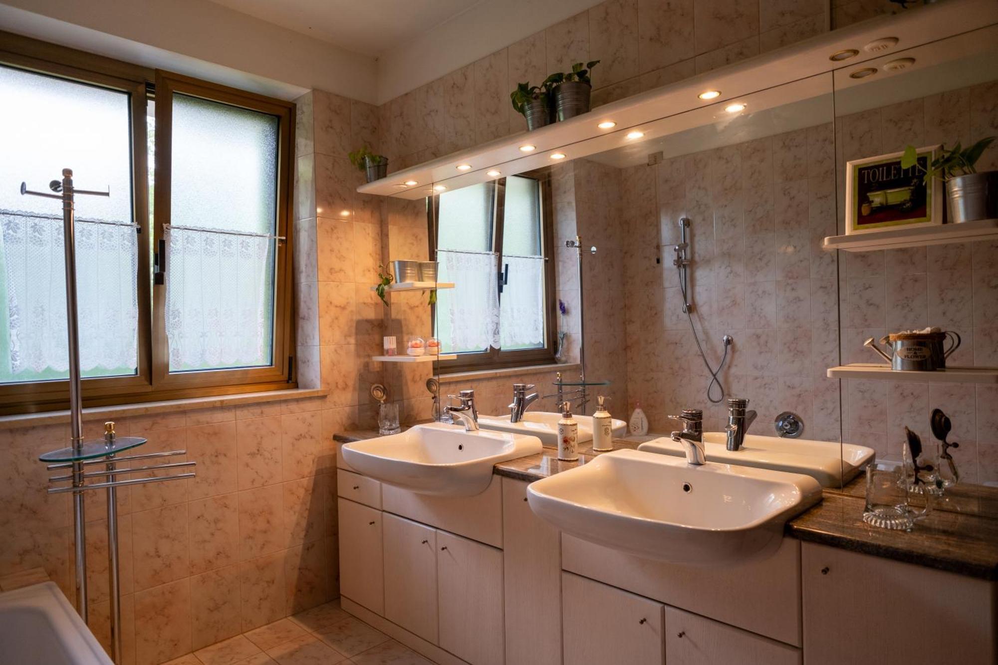 La Vie En Rose Bed and Breakfast Buia Εξωτερικό φωτογραφία