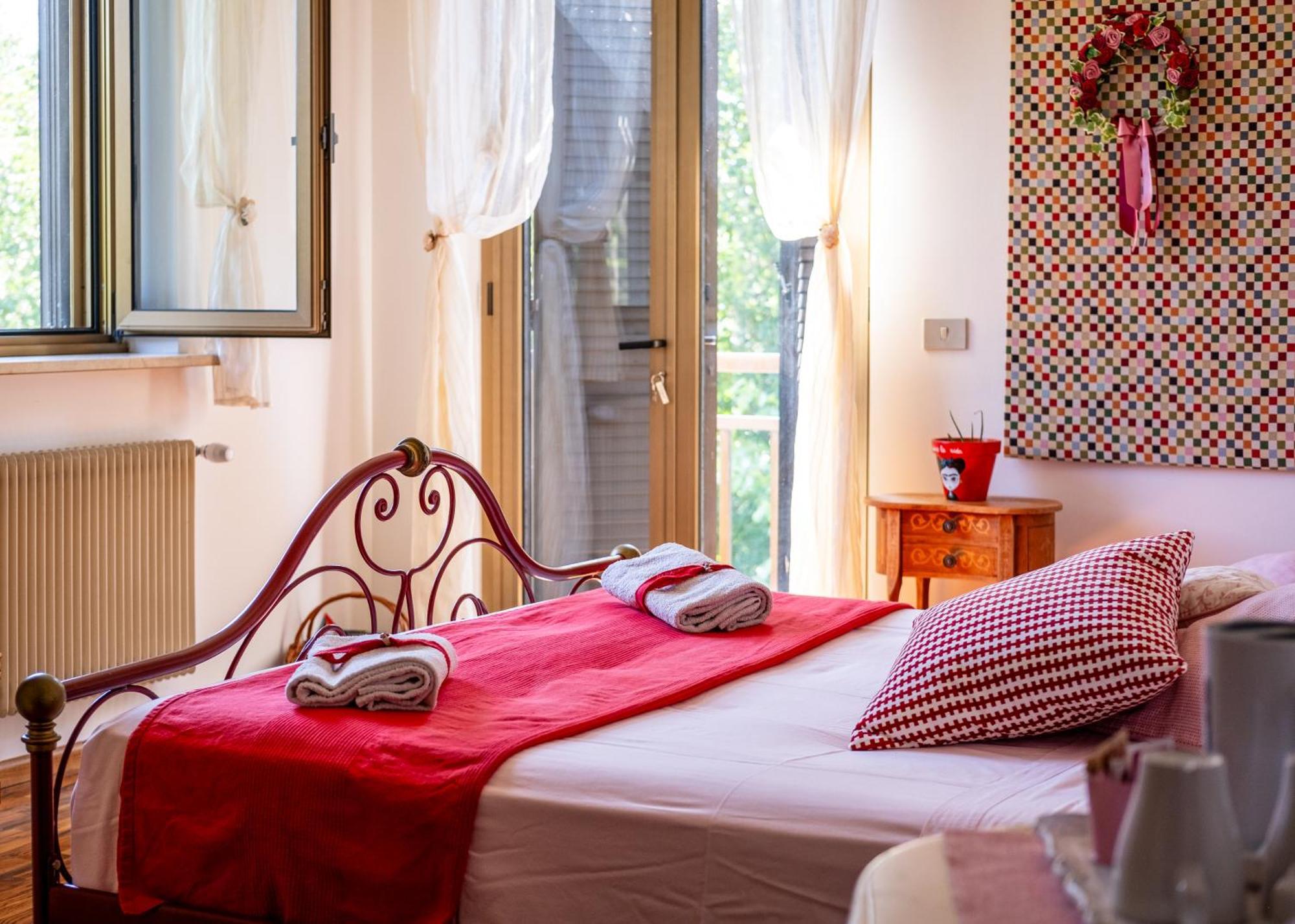 La Vie En Rose Bed and Breakfast Buia Εξωτερικό φωτογραφία